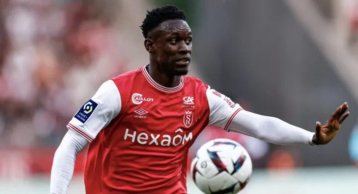 Chelsea hold talks to possibly sign Arsenal striker Folarin Balogun - Bóng Đá