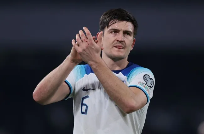 Maguire vừa tự sút văng cơ hội ở lại Man Utd - Bóng Đá