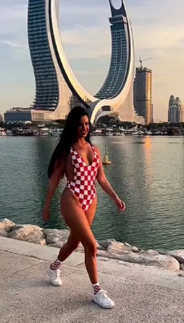CĐV sexy nhất World Cup khiến Qatar phẫn nộ - Bóng Đá