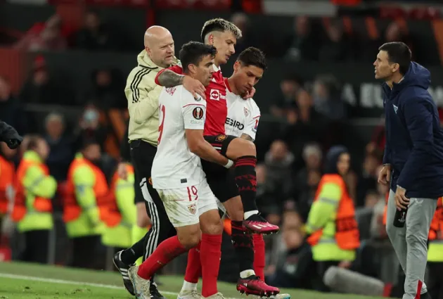 Giây phút tim CĐV Man Utd thắt lại vì Lisandro Martinez - Bóng Đá