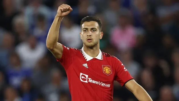 Man Utd phải thay đổi lập trường hợp đồng của Dalot - Bóng Đá