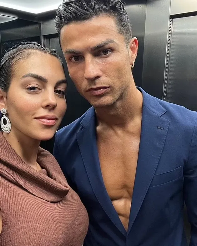 Cristiano Ronaldo’s entourage ‘splashing out £250k a month - Bóng Đá