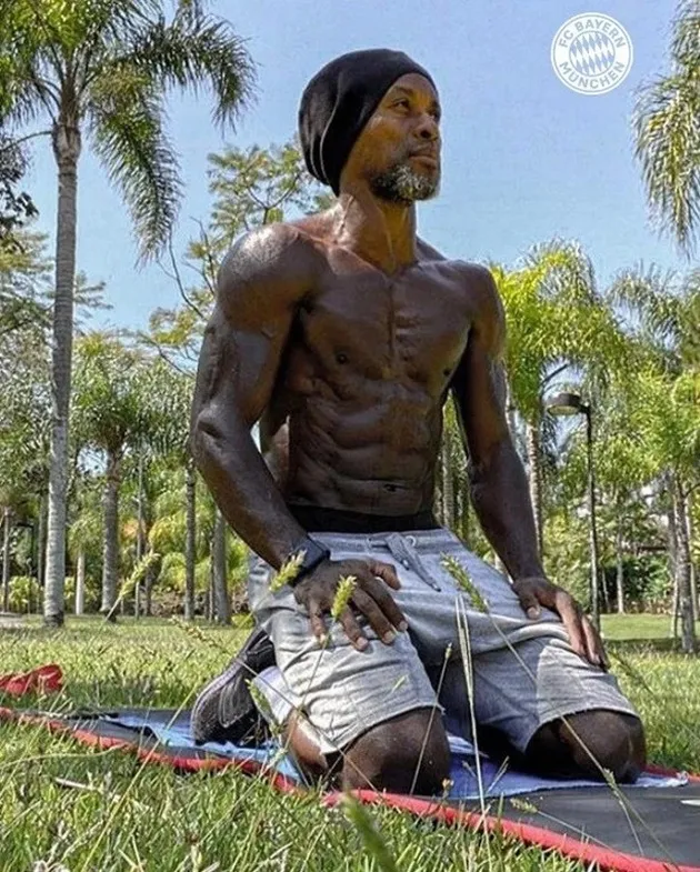 Ze Roberto body - Bóng Đá