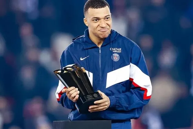 Mbappe được PSG tri ân - Bóng Đá