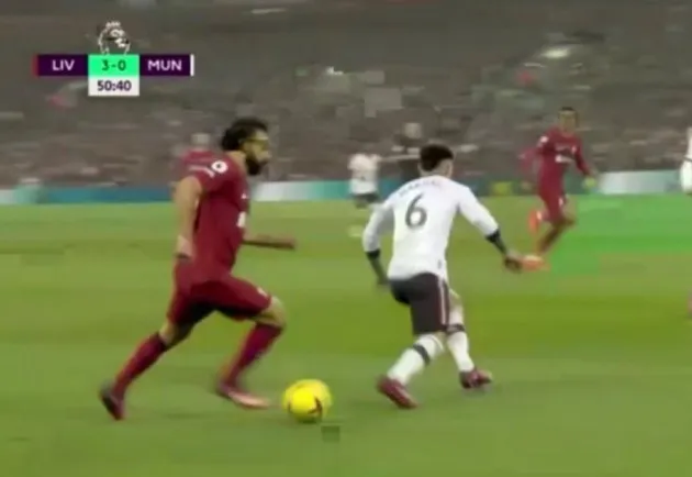 Salah vs Martinez - Bóng Đá