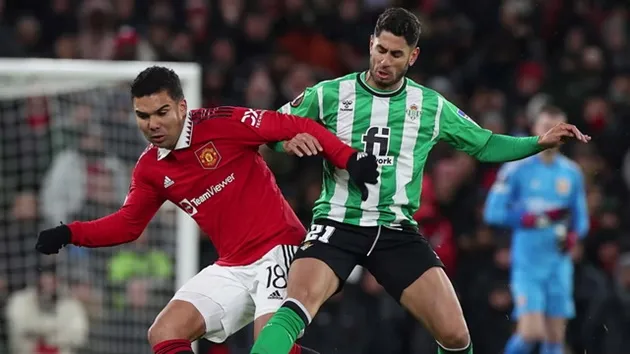 Real Betis fans clash with riot police during Man Utd game  - Bóng Đá