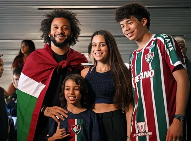 Marcelo ra mắt Fluminense - Bóng Đá