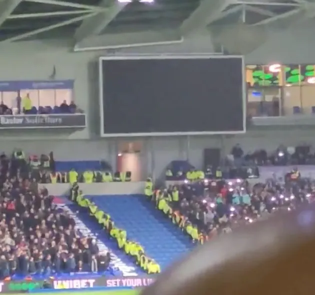 Brighton vs Crystal Palace SUSPENDED as floodlights go out at Amex - Bóng Đá