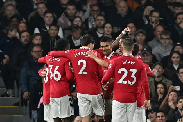 Man Utd stars including Garnacho and Eriksen arrive at soaking wet Carrington - Bóng Đá