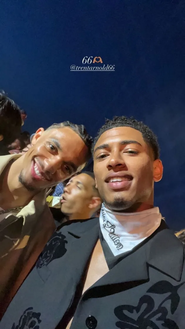 Bellingham, Rashford and Alexander-Arnold dress to impress at Paris Fashion Week as England stars jet off on holiday - Bóng Đá