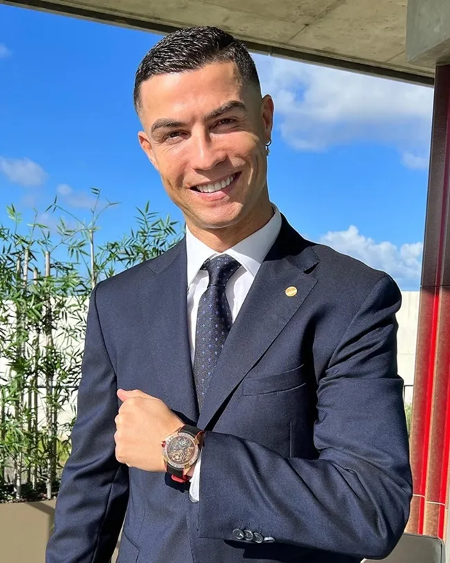 Cristiano Ronaldo invests in £770m luxury watch dealership - Bóng Đá