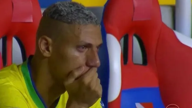 Tottenham's Richarlison breaks down crying on bench after he's taken off in Brazil win - Bóng Đá