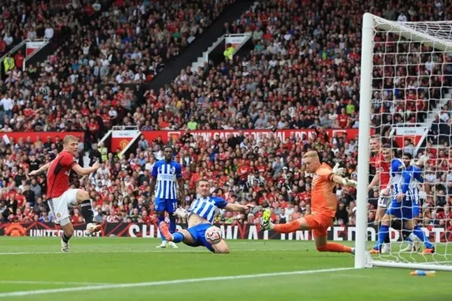 Rasmus Hojlund sends strong message to Man Utd fans after his substitution was booed - Bóng Đá