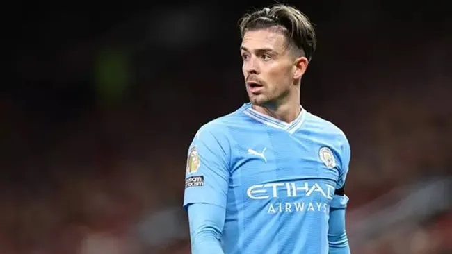 Man Utd fans claim Jack Grealish should have been sent off for 'violent' moment in Man City defeat - Bóng Đá