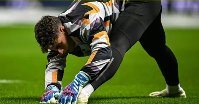 Kepa suffered injury during warm-up - Bóng Đá