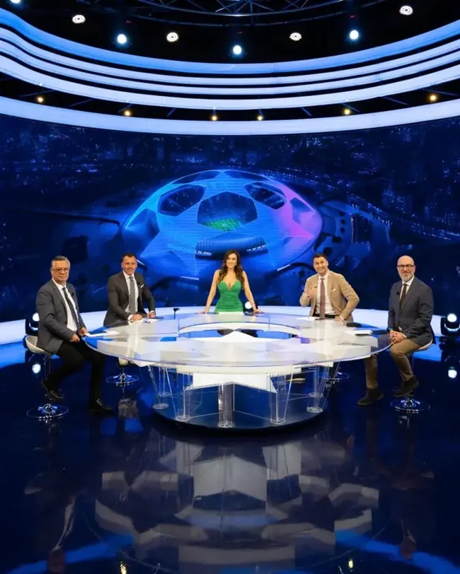 Gặp Eva Murati, Laura Woods người Albania, người dẫn chương trình Champions League và người mẫu nội y quyến rũ - Bóng Đá