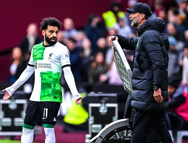 Liverpool thủng lưới, Salah tranh cãi với Klopp - Bóng Đá