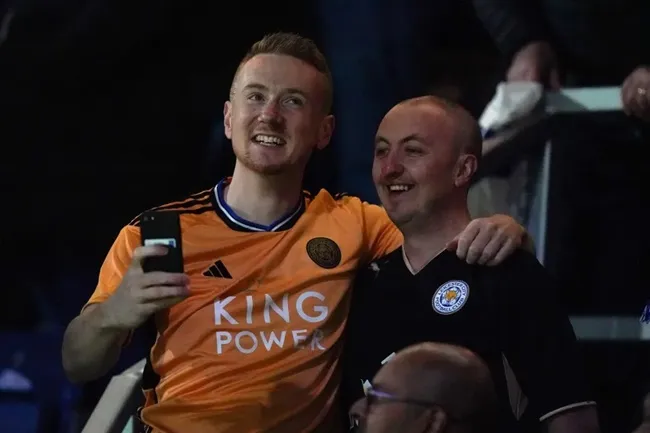 Leicester PROMOTED to the Premier League as Foxes stars go wild - Bóng Đá