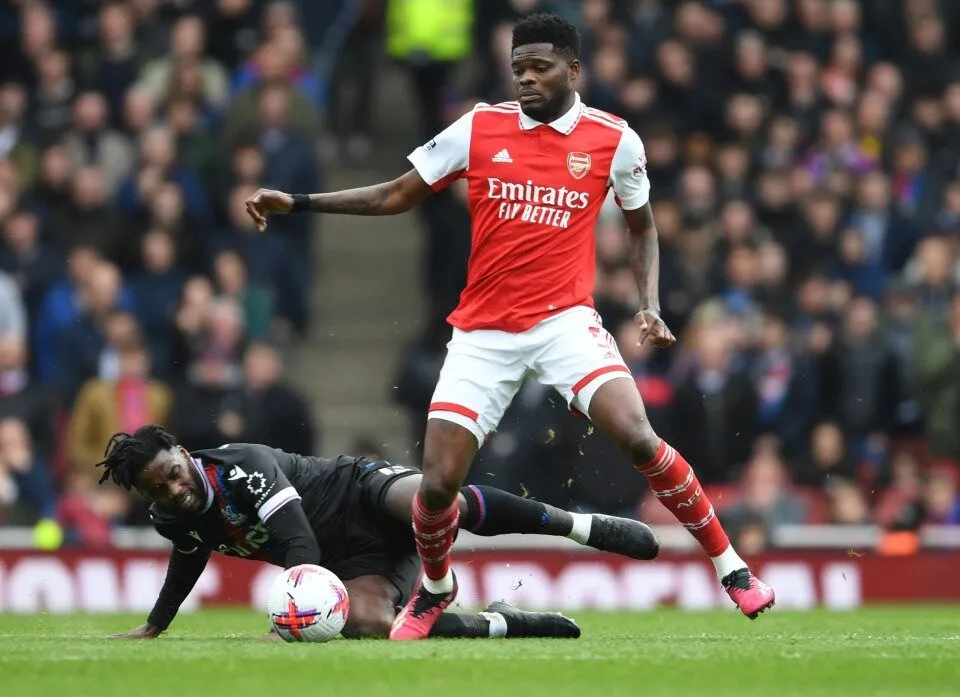 Fan Arsenal lo âu tình trạng sức khỏe Thomas Partey - Bóng Đá