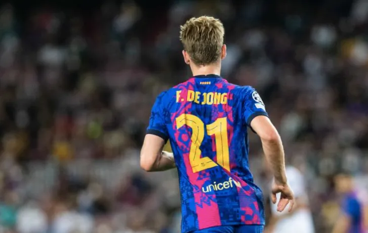 Man Utd drop Frenkie de Jong transfer hint with shirt number announcement - Bóng Đá