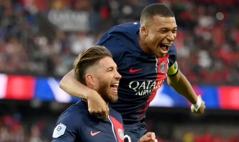 KYLIAN MBAPPÉ DISCUSSING REAL MADRID MOVE WITH SERGIO RAMOS - Bóng Đá