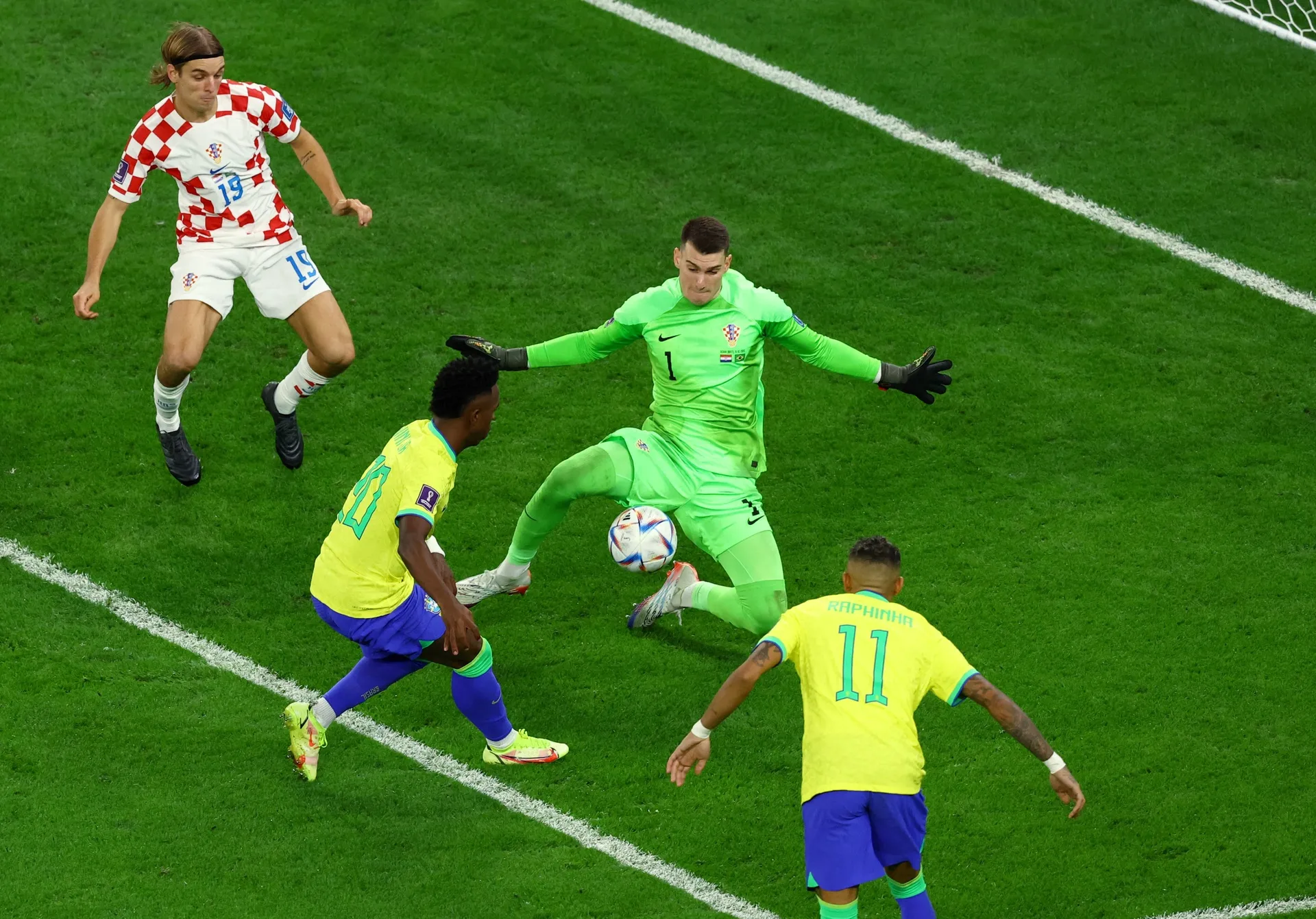 Người hùng Livakovic của tuyển Croatia là huyền thoại trong game - Bóng Đá