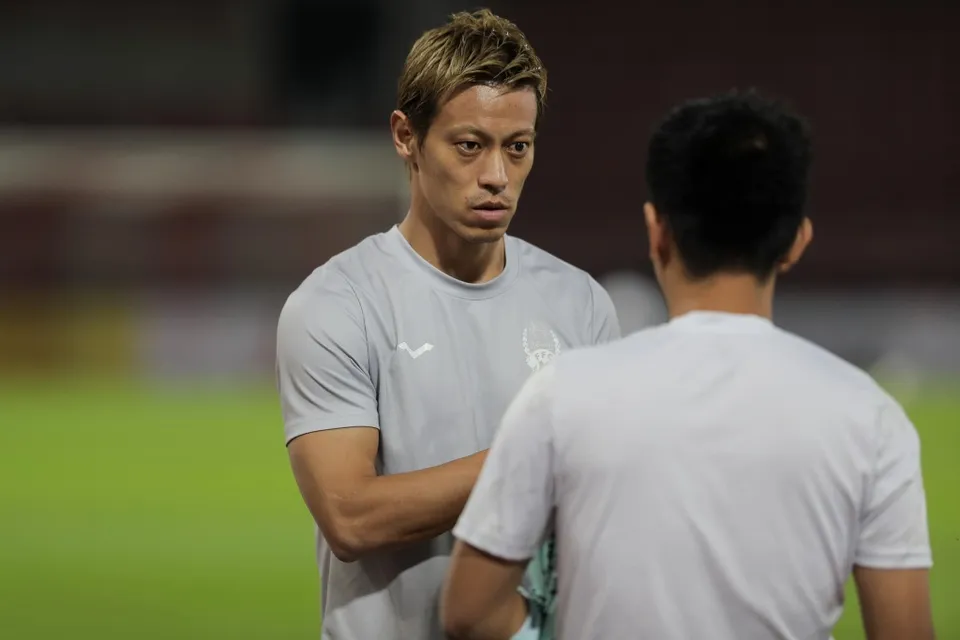 Phản ứng của Keisuke Honda sau khi Campuchia bị loại - Bóng Đá