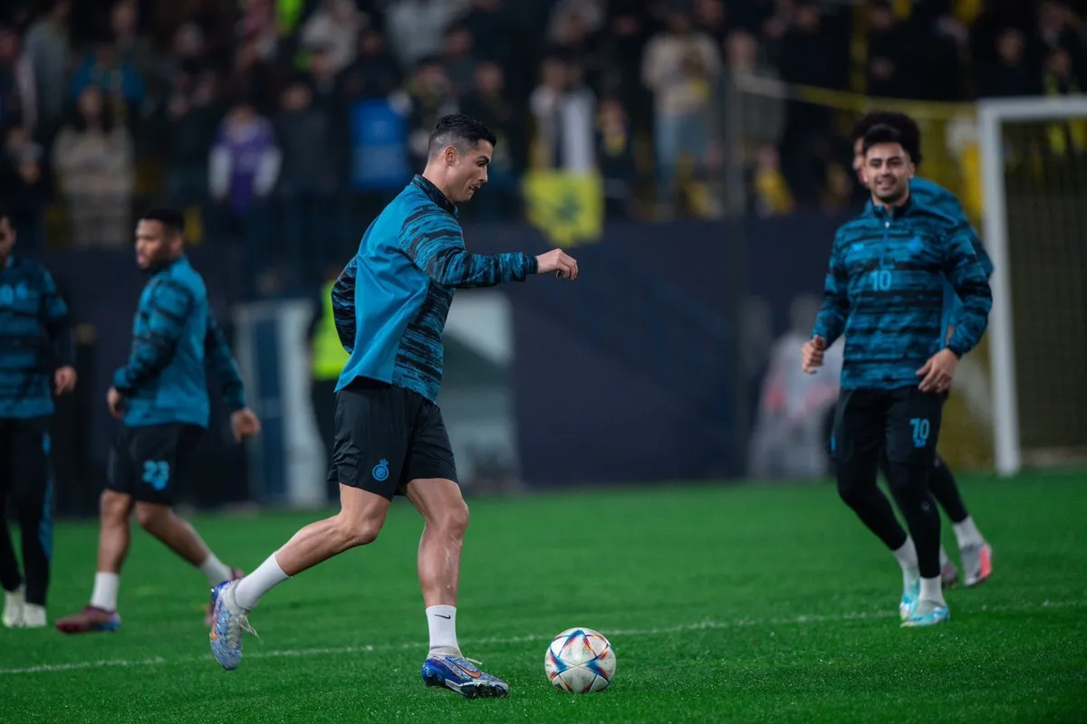 Buổi tập đầu tiên của Ronaldo với Al Nassr - Bóng Đá