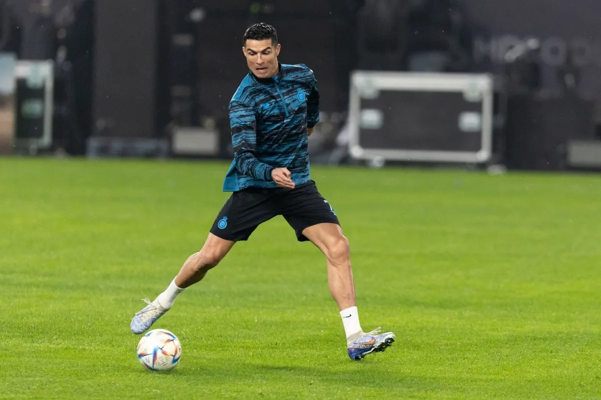 Buổi tập đầu tiên của Ronaldo với Al Nassr - Bóng Đá