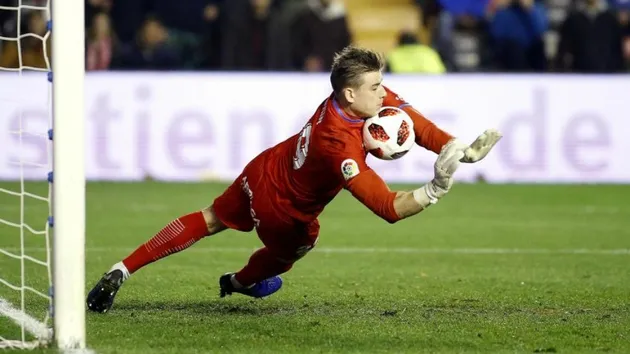 Liệu Lunin có đủ khả năng trở thành thủ môn bắt chính của Real Madrid - Bóng Đá