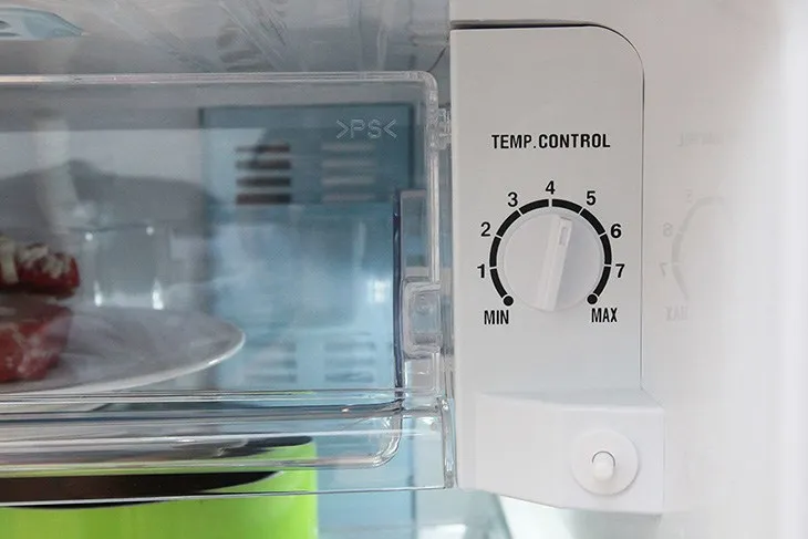 Một bảng điều khiển nhiệt độ của tủ lạnh.