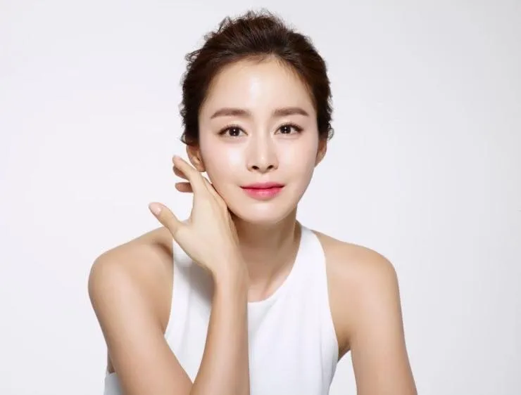 Kim Tae Hee chỉ chọn những loại sản phẩm phù hợp với làn da của mình.