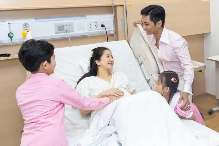 Ngày 9/9/2023, Khánh Thi đã hạ sinh con gái thứ ba sau nhiều tháng ngày đợi chờ