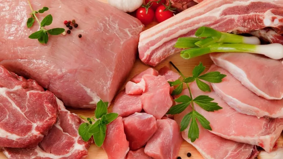 Thịt không tươi khi được luộc sẽ cho nước dùng đục, mùi không dễ chịu và mỡ trên bề mặt chia nhỏ