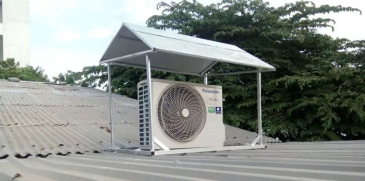 Nên lắp đặt cục nóng của máy lạnh ở nơi khô ráo thoáng mát, tránh tiếp xúc trực tiếp với ánh nắng mặt trời. 