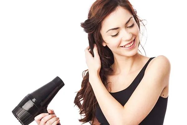 Hãy chọn mua máy sấy chất lượng đến từ các thương hiệu uy tín để tóc được bảo vệ và có độ bồng bềnh như ý.