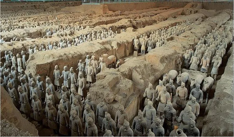 Lăng mộ Tần Thủy Hoàng nằm cách trung tâm thành phố Tây An khoảng 50 km