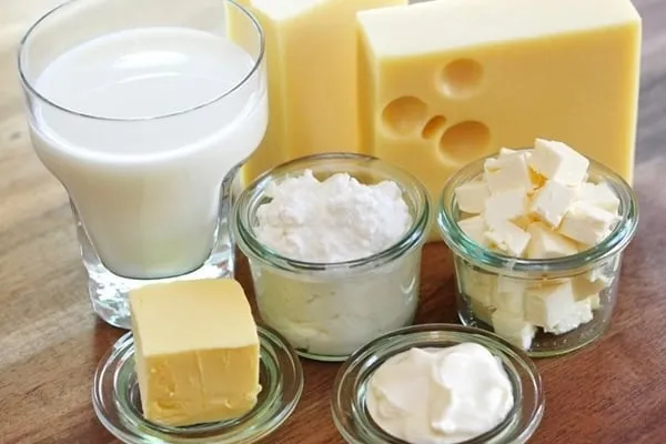 Khi kết hợp đu đủ với sữa hay sữa chua, bạn có thể gặp phải các triệu chứng như đầy hơi, chướng bụng hoặc khó chịu ở dạ dày