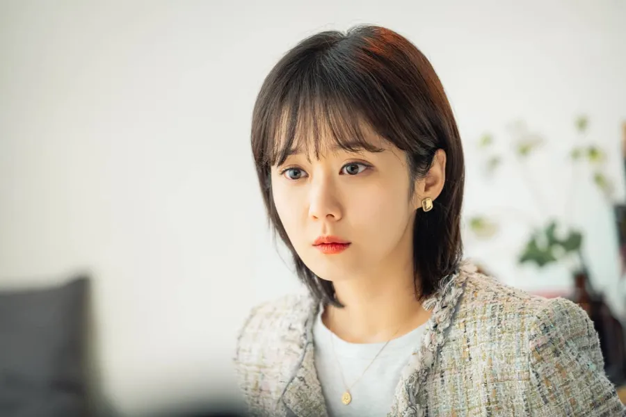 Jang Nara gây ấn tượng ở diện mạo ngọt ngào nhưng không kém phần nữ tính, sang trọng khi áp dụng kiểu tóc ngắn layer.