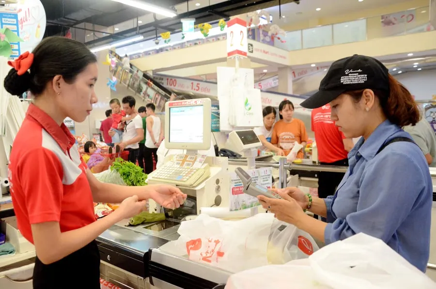 Ngành bán lẻ, đặc biệt là công việc nhân viên siêu thị, hiện nay đang trở thành một lựa chọn hấp dẫn đối với nhiều người lao động tại Việt Nam. 