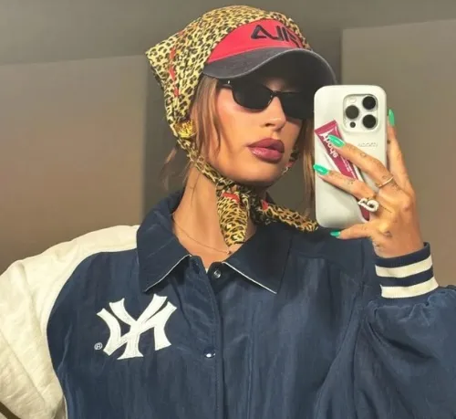 Hailey Bieber trước đó cũng từng 