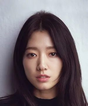 Park Shin Hye vẫn nhắc lại rằng việc để tóc ướt đi ngủ là hoàn toàn không nên, vì sẽ khiến tóc dễ gãy hơn.