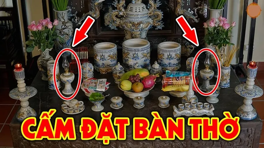 Không đặt đồ ăn mặn lâu trên bàn thờ