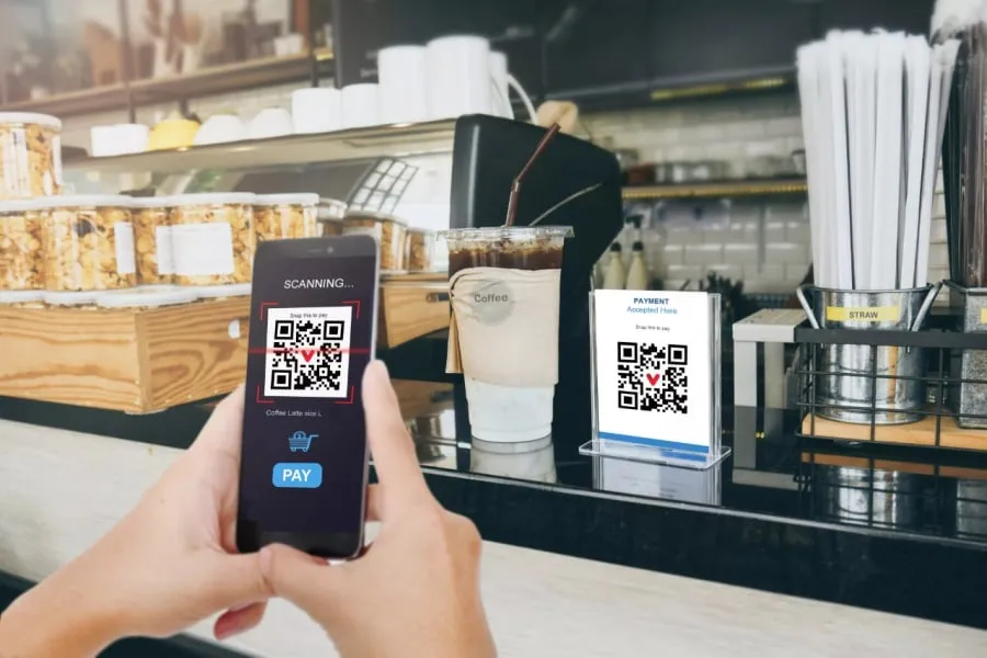 Thanh toán qua QR code sẽ cho phép người dùng không cần mang theo tiền mặt mà vẫn có thể thanh toán được các món hàng tại cửa hàng bán lẻ. 