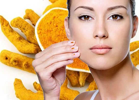 Củ nghệ tươi chứa chất curcumin có tác dụng chống ôxy hóa, trị mụn, làm mờ vết thâm và làm trắng da hiệu quả.