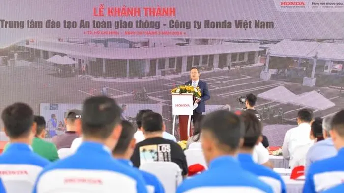 Ông Khuất Việt Hùng – Phó Chủ tịch chuyên trách, Ủy ban An toàn giao thông Quốc gia phát biểu tại buổi lễ