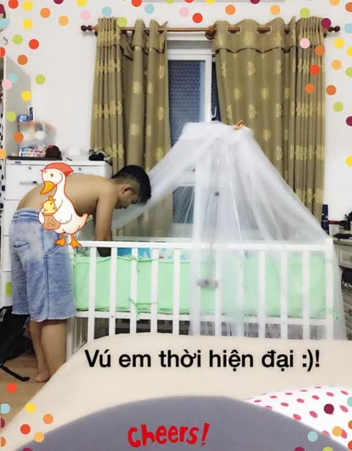 Phan Hiển làm 'vú em' đảm, tất bật chăm sóc cho mẹ con Khánh Thi