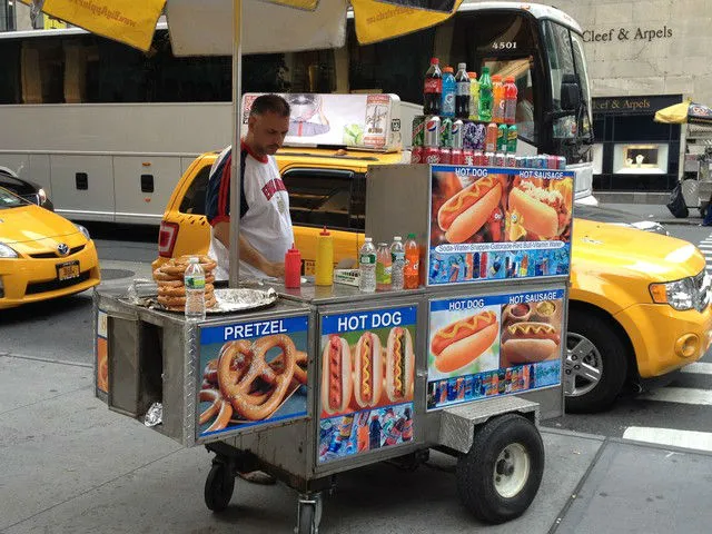 Hotdog tại New York: Ông Hoàng trên đường phố