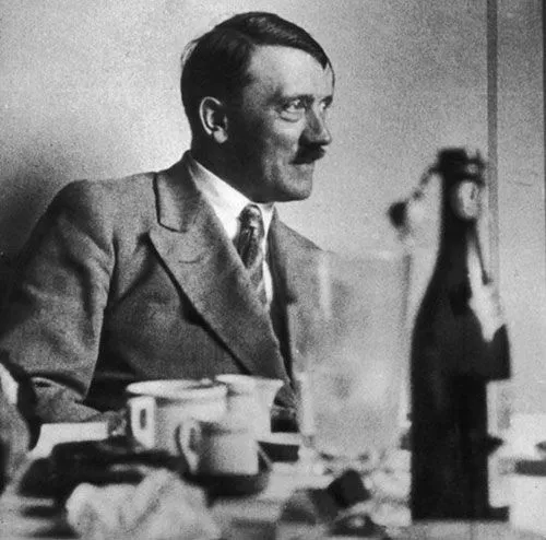 15 điều ít biết về trùm phát xít Đức Adolf Hitler