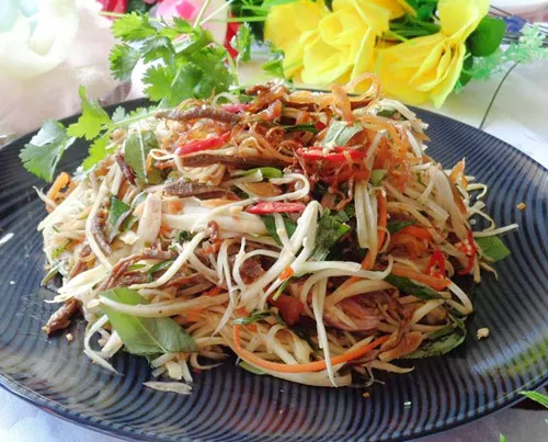 Tự làm nộm bò khô ăn mãi không chán